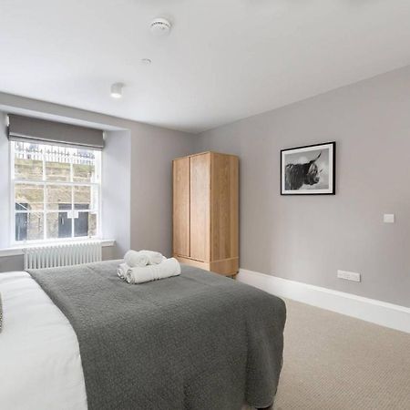 Joivy Luxurious 2Br Home Near Haymarket Station 爱丁堡 外观 照片