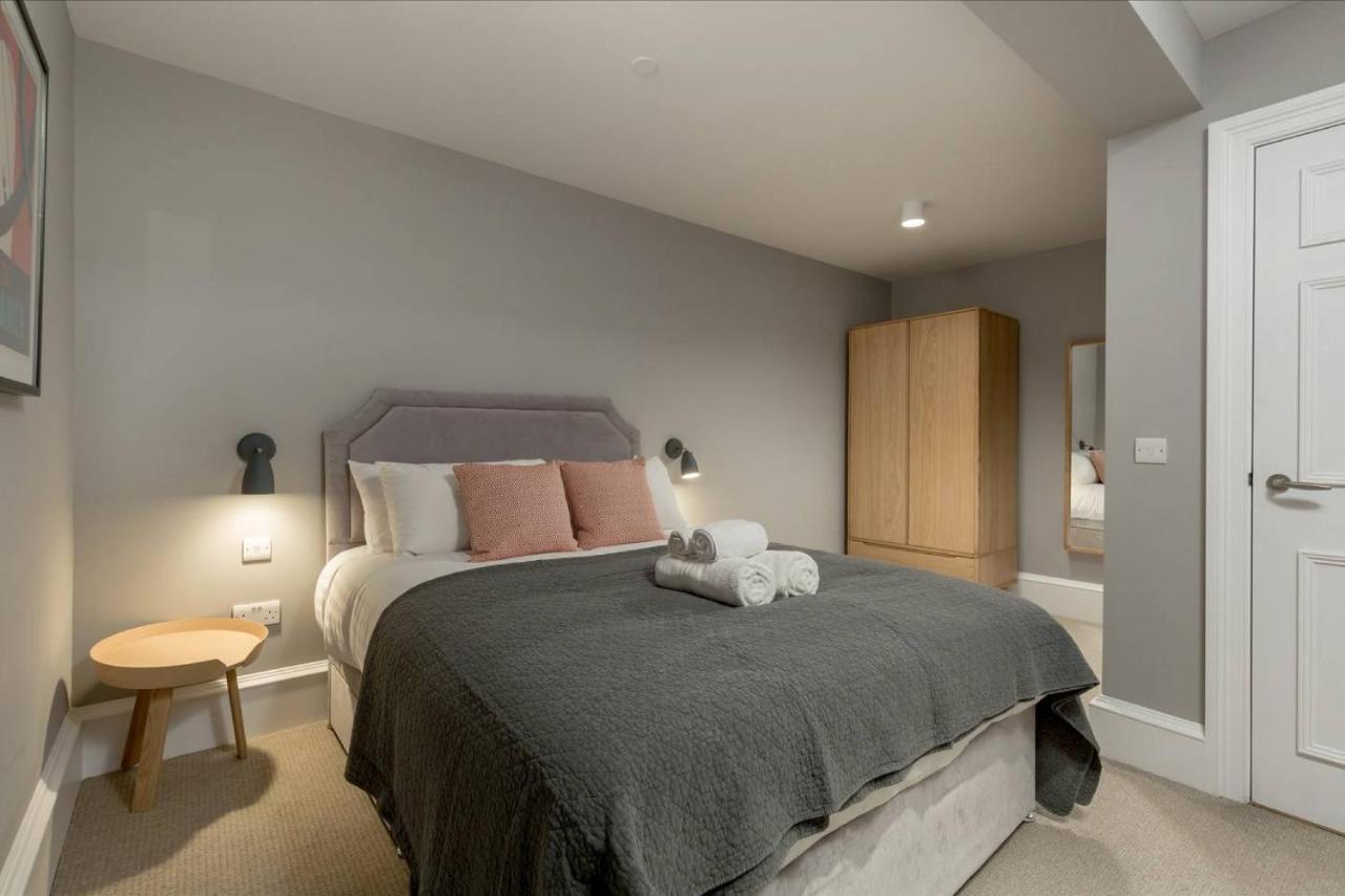 Joivy Luxurious 2Br Home Near Haymarket Station 爱丁堡 外观 照片