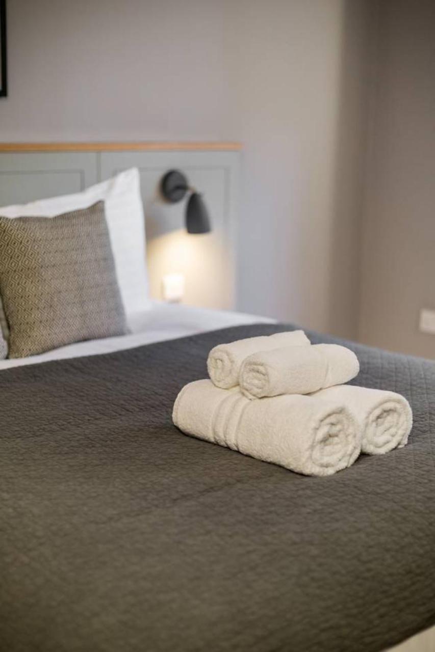 Joivy Luxurious 2Br Home Near Haymarket Station 爱丁堡 外观 照片