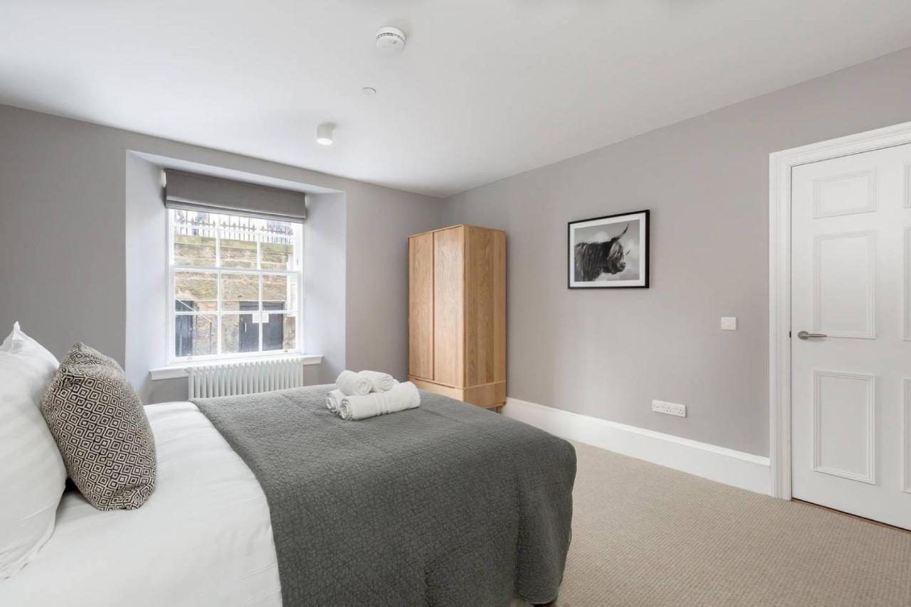 Joivy Luxurious 2Br Home Near Haymarket Station 爱丁堡 外观 照片
