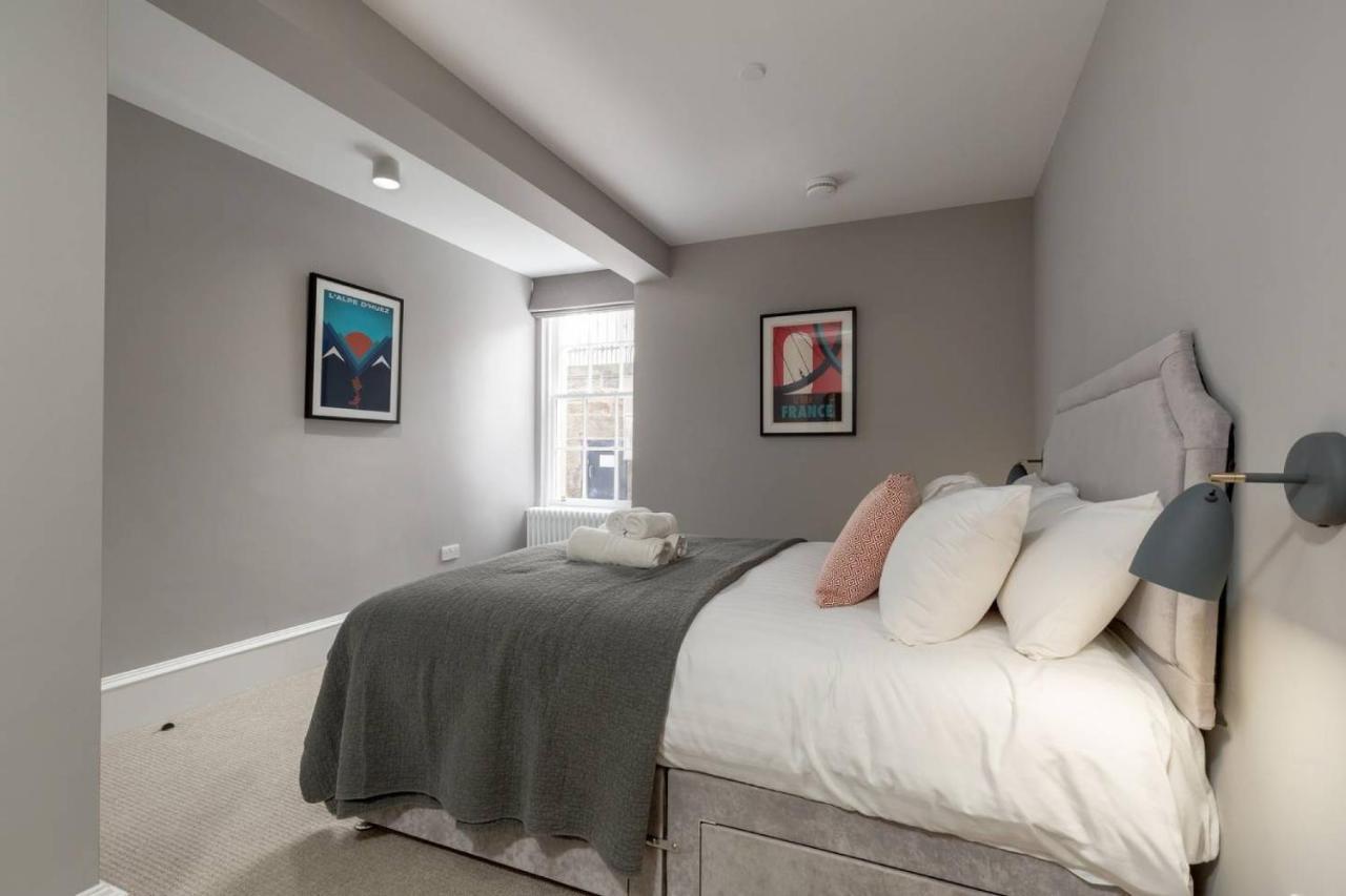 Joivy Luxurious 2Br Home Near Haymarket Station 爱丁堡 外观 照片