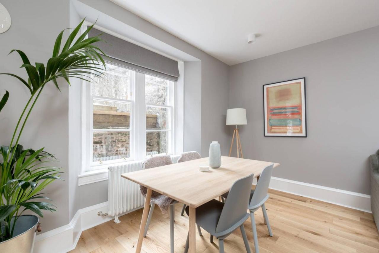 Joivy Luxurious 2Br Home Near Haymarket Station 爱丁堡 外观 照片