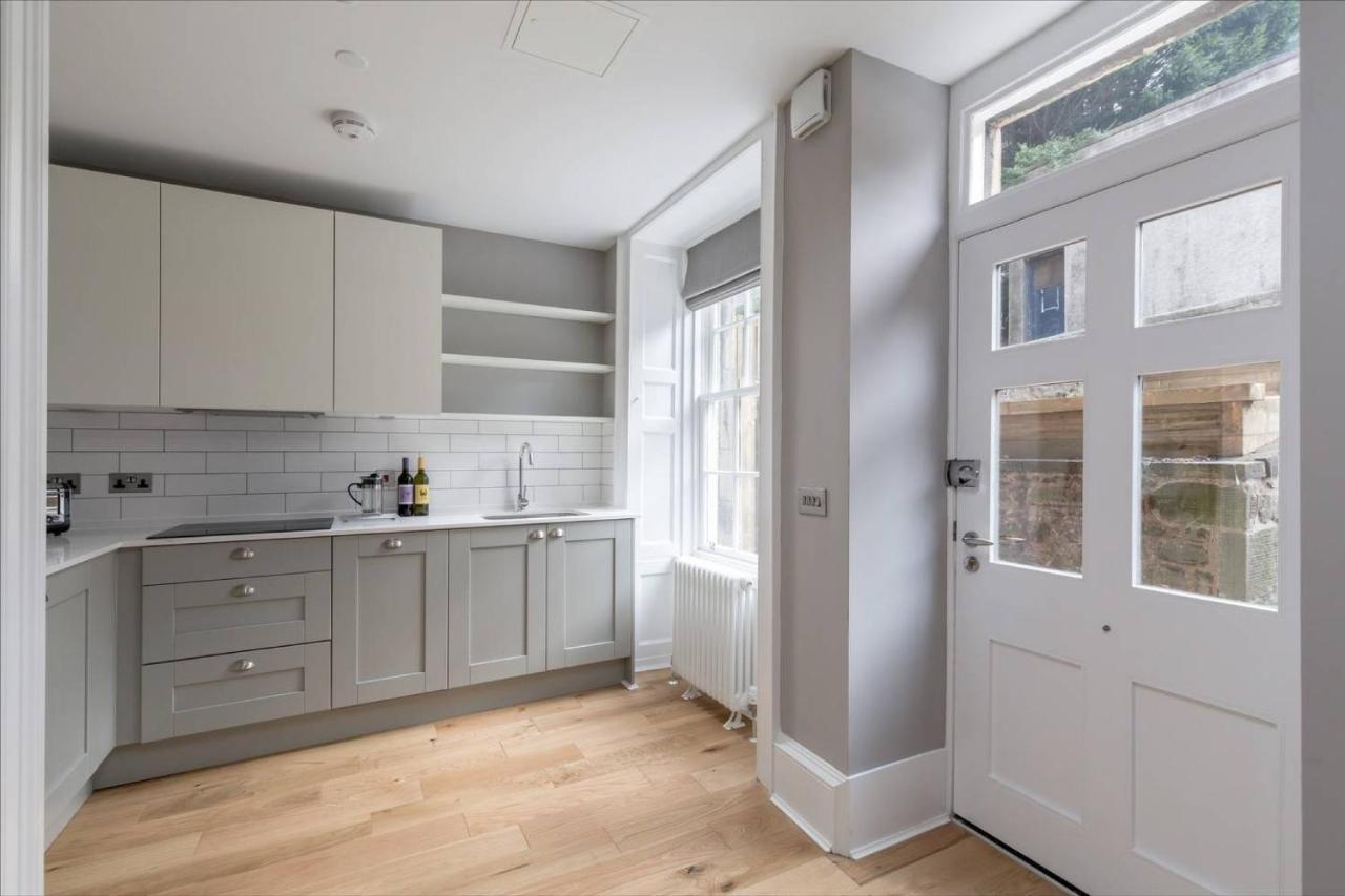 Joivy Luxurious 2Br Home Near Haymarket Station 爱丁堡 外观 照片