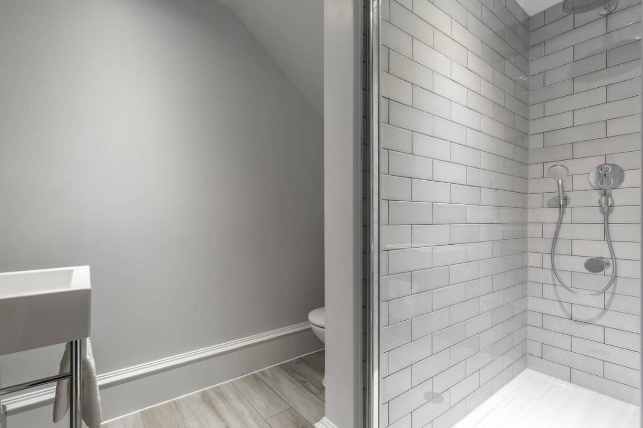 Joivy Luxurious 2Br Home Near Haymarket Station 爱丁堡 外观 照片
