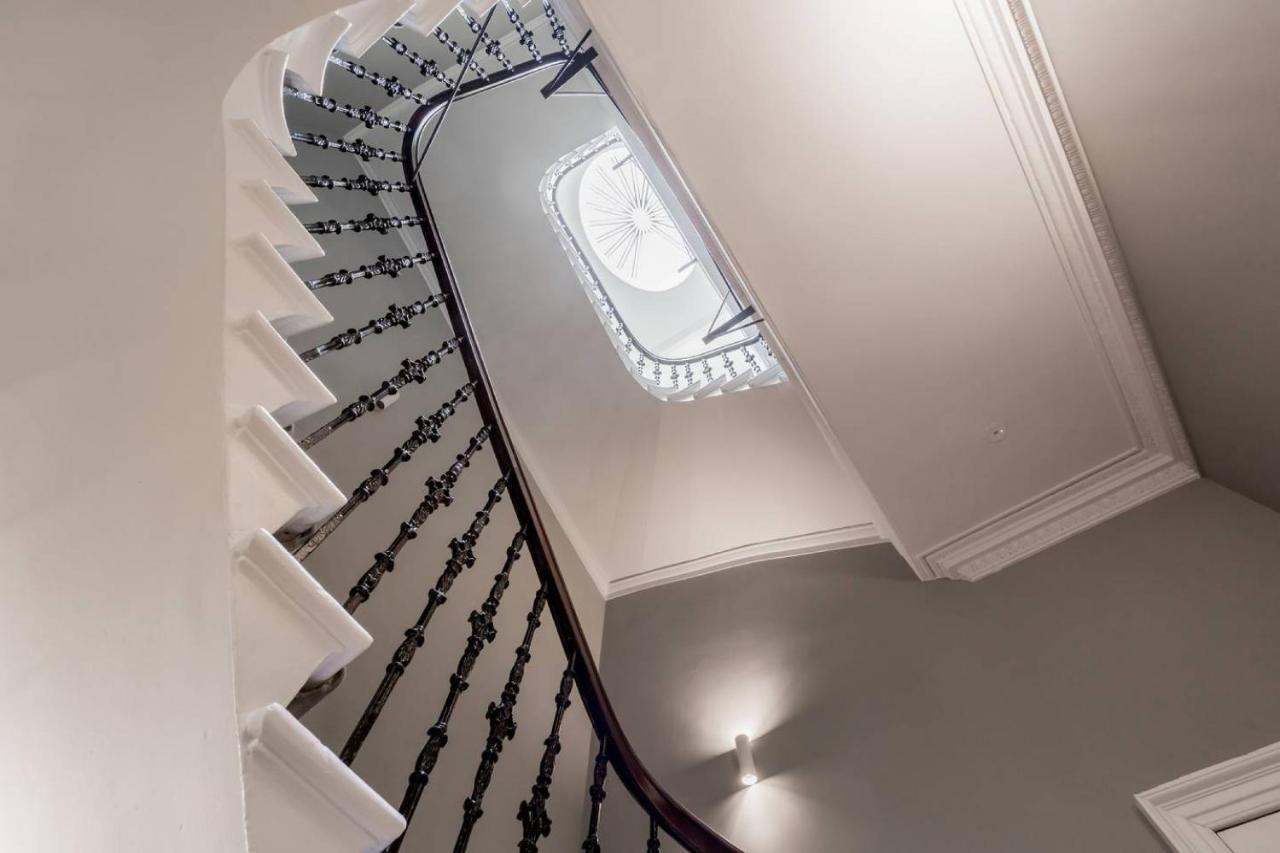 Joivy Luxurious 2Br Home Near Haymarket Station 爱丁堡 外观 照片