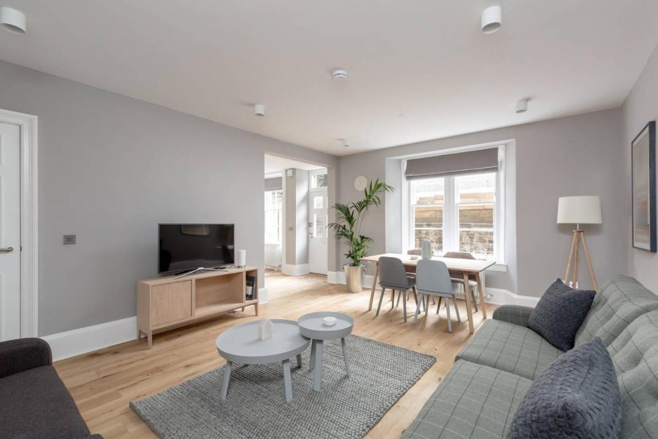 Joivy Luxurious 2Br Home Near Haymarket Station 爱丁堡 外观 照片