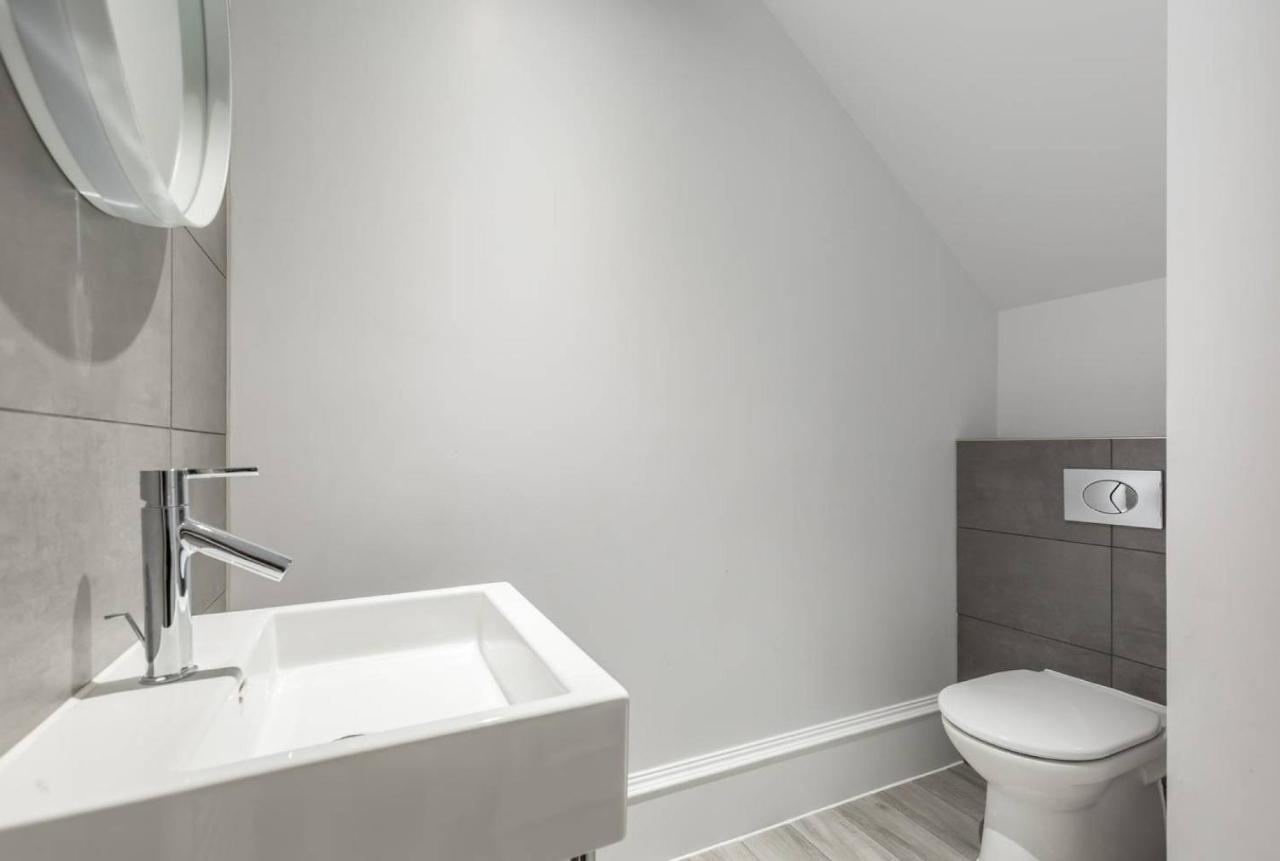 Joivy Luxurious 2Br Home Near Haymarket Station 爱丁堡 外观 照片