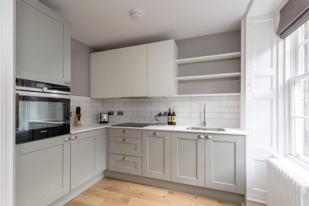 Joivy Luxurious 2Br Home Near Haymarket Station 爱丁堡 外观 照片