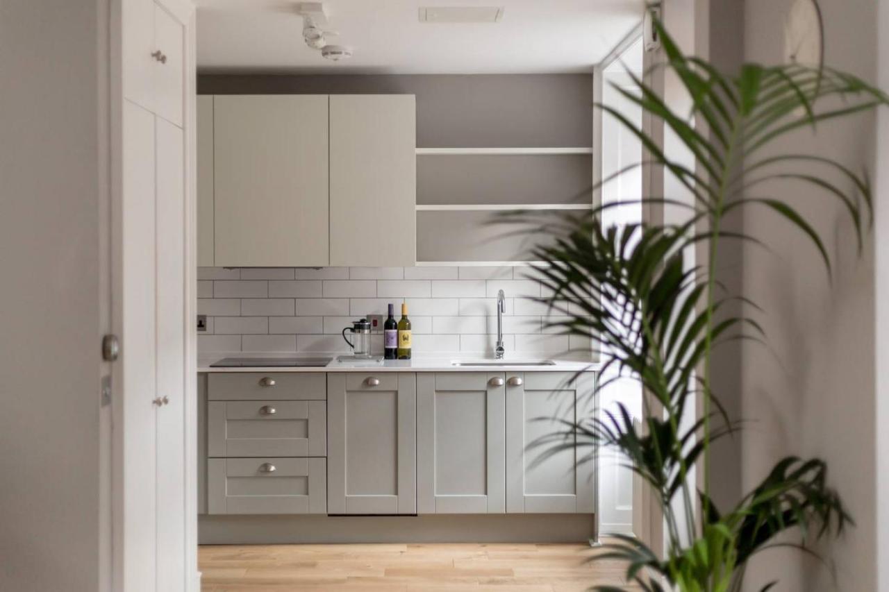 Joivy Luxurious 2Br Home Near Haymarket Station 爱丁堡 外观 照片